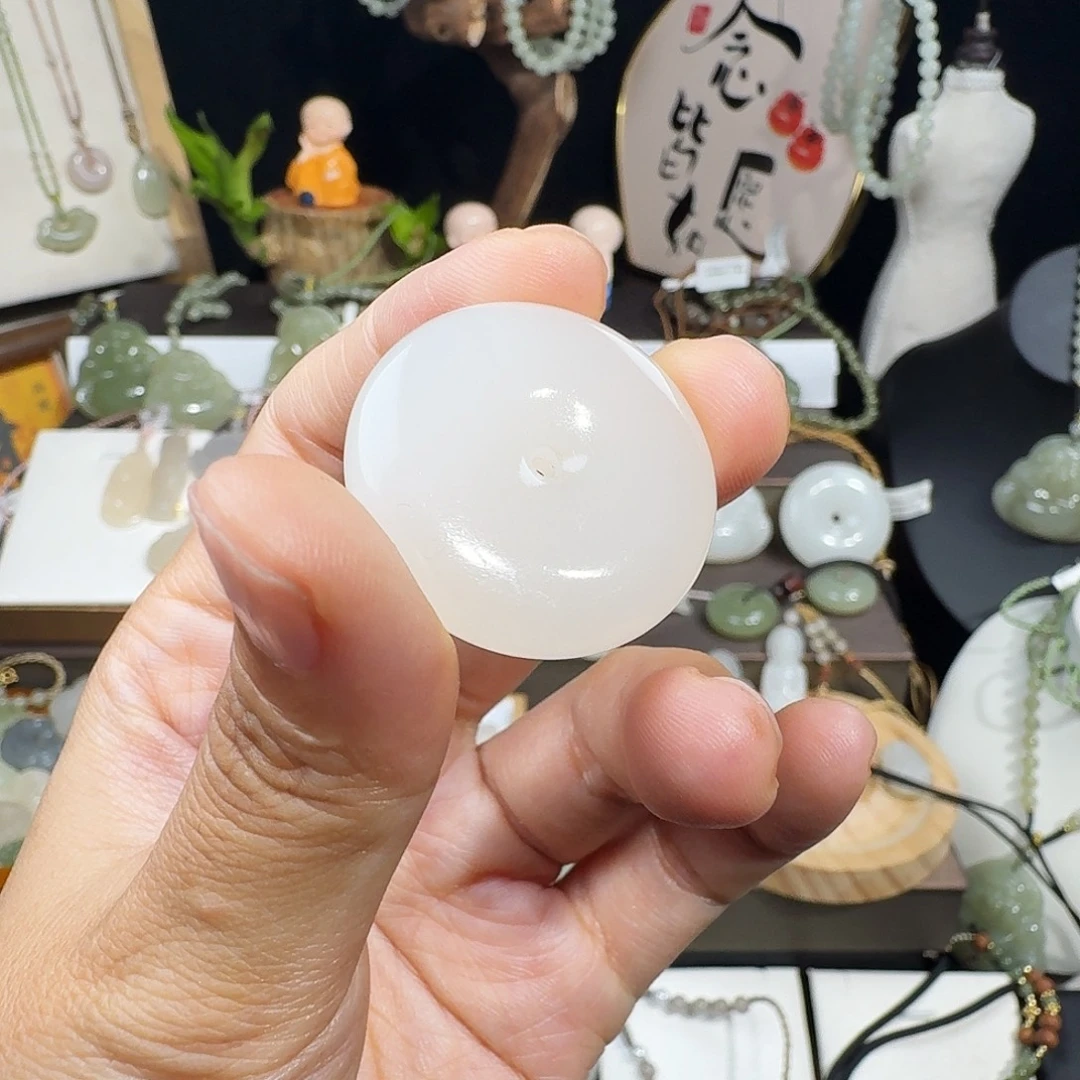 果***果和田玉未镶嵌颈饰