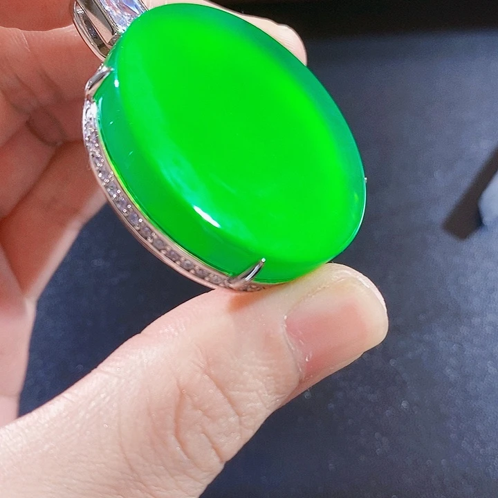 只买单纯的吊坠，没带链子，属的性质。无