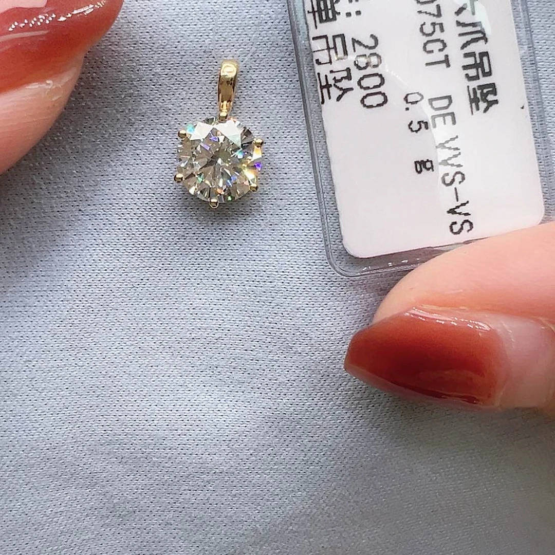 实验室培育钻石18K金镶嵌吊坠1.075ctK黄六爪吊坠