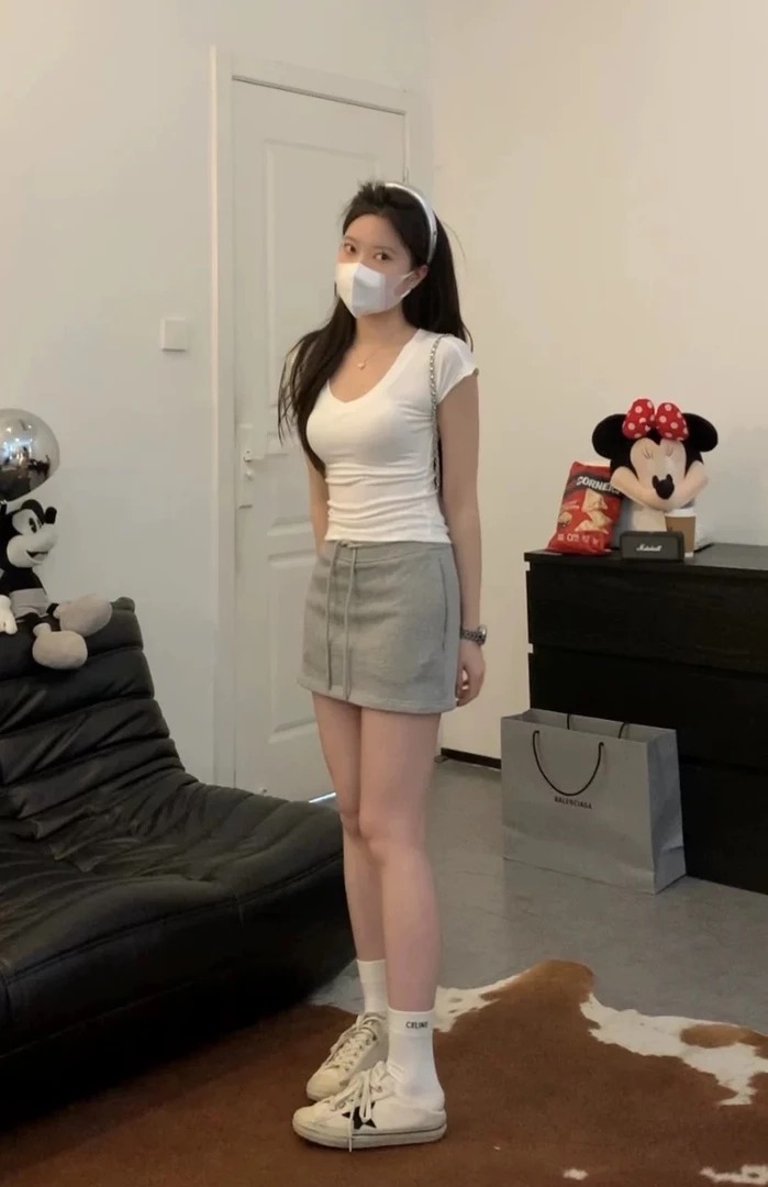 韩系纯欲风辣妹棉纯色大U领T恤女夏季新款简约风掐腰修身休闲上衣