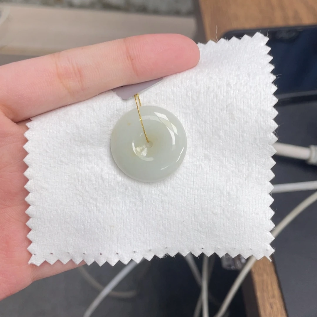 翡翠未镶嵌颈饰平安扣