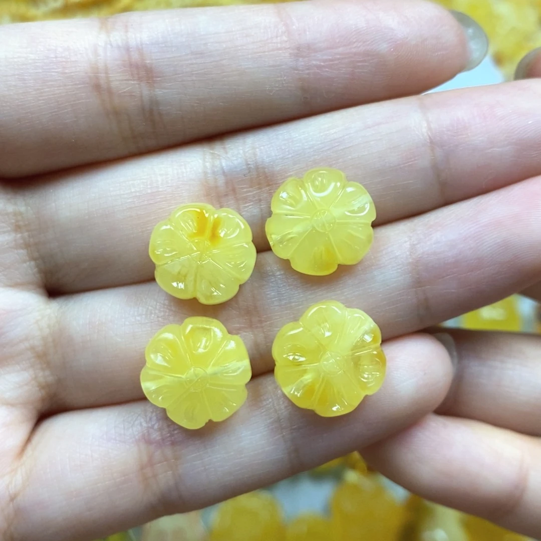 琥珀颈饰未镶嵌梅花4个