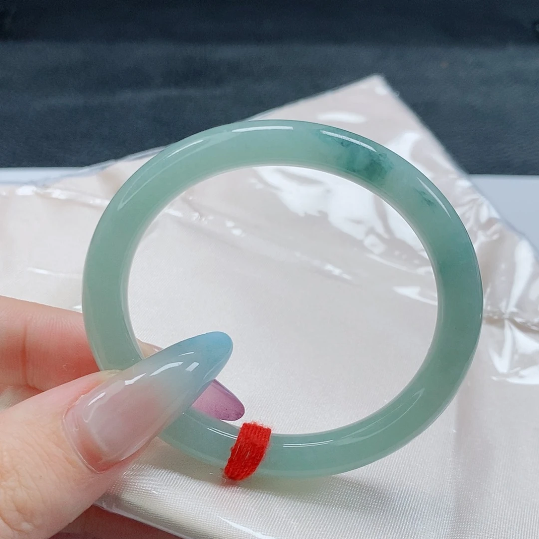 【闪购商品】未镶嵌手镯（贵妃镯）翡翠506号
