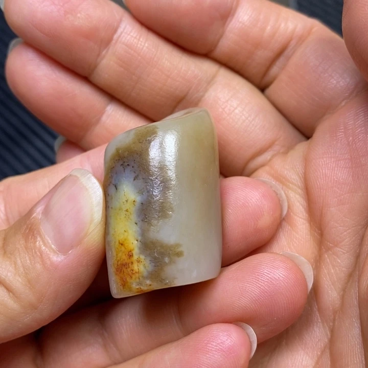 和田玉未镶嵌车挂蝉**味