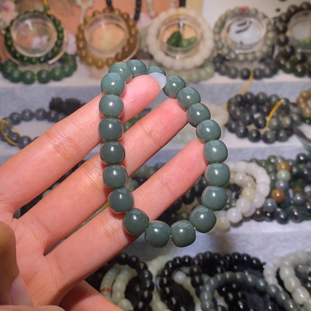 且***风和田玉未镶嵌手链