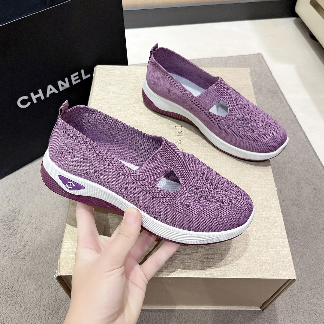 妈妈鞋夏季舒适透气软底中老年休闲女鞋平底镂空网面老北京布鞋女