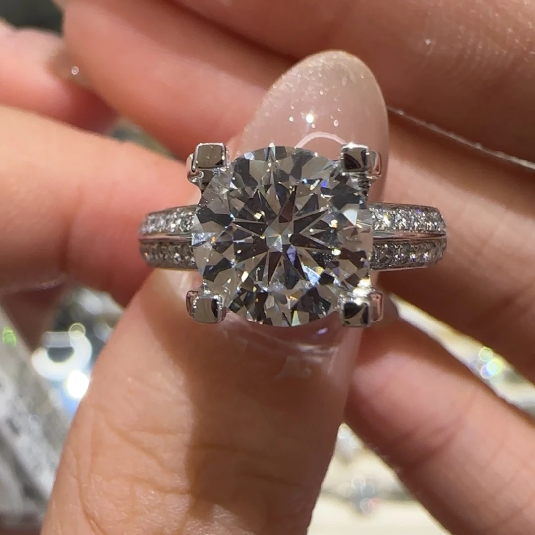 实验室培育钻石铂Pt950镶嵌带钻牛头2卡13圈