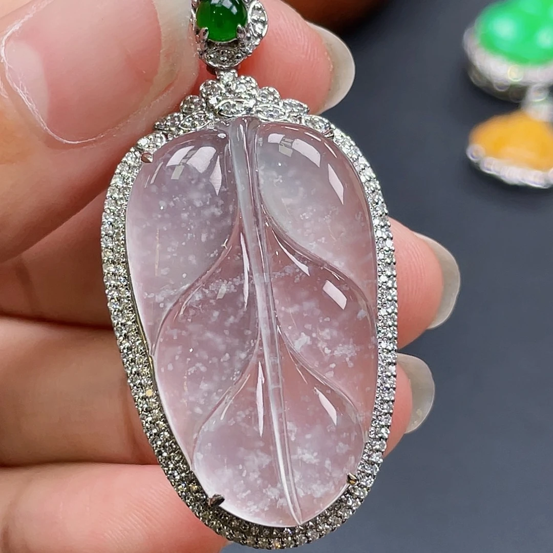 翡翠18K金镶嵌颈饰冰叶子