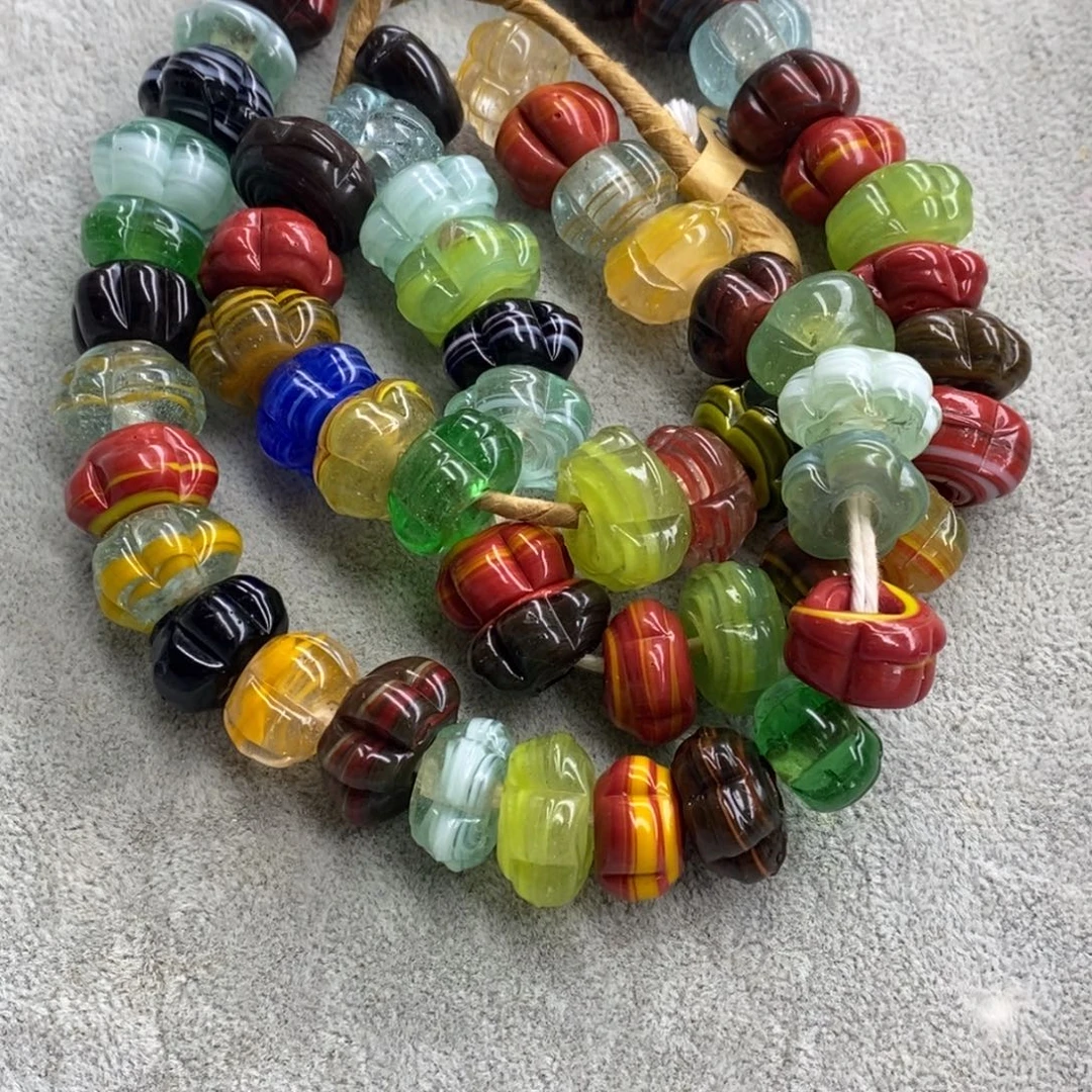 琉璃颈饰汉堡型花花