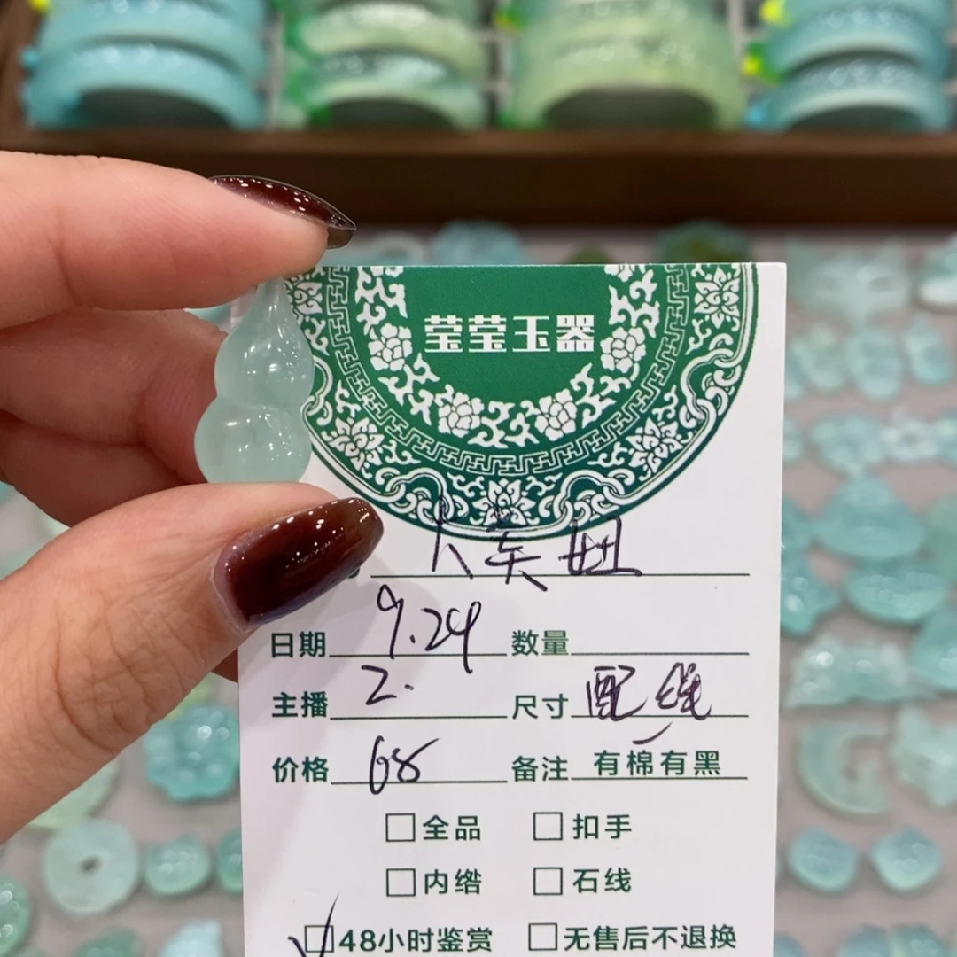 大***妞未镶嵌蛇纹石玉颈饰