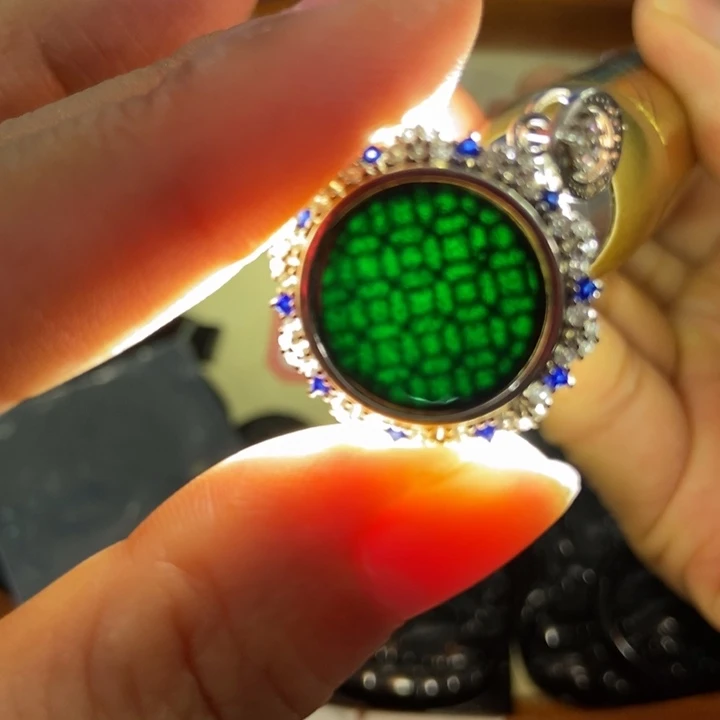 翡翠颈饰未镶嵌墨翠