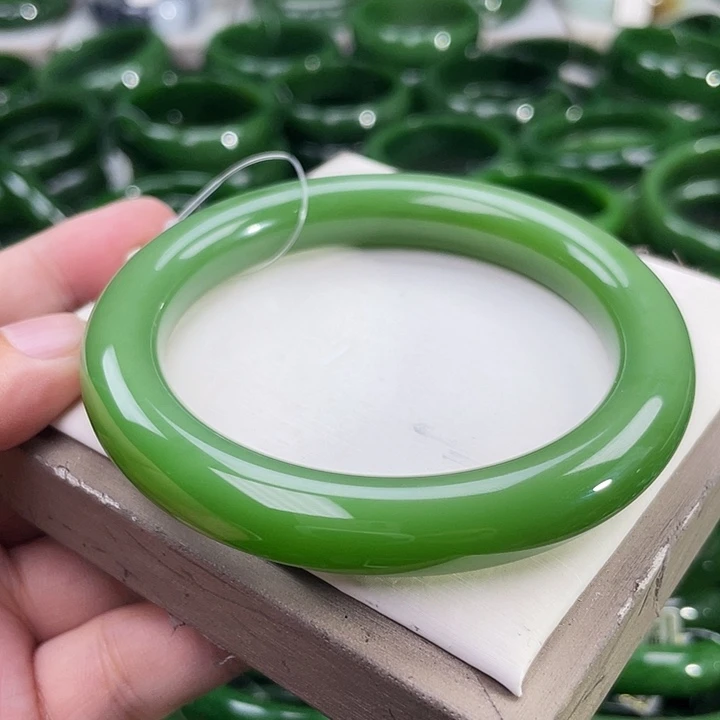 未镶嵌手镯和田玉（碧玉）