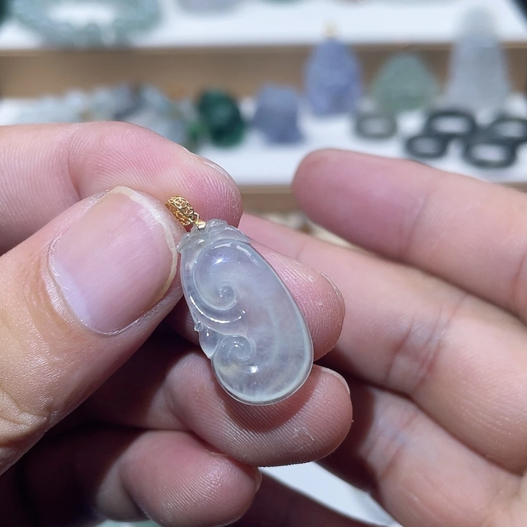 翡翠18K金镶嵌颈饰