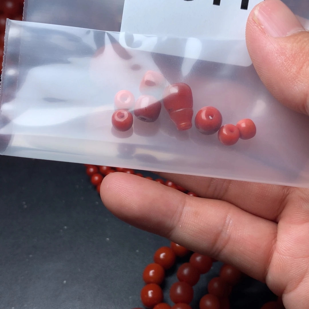 伙***張未镶嵌多圈南红玛瑙