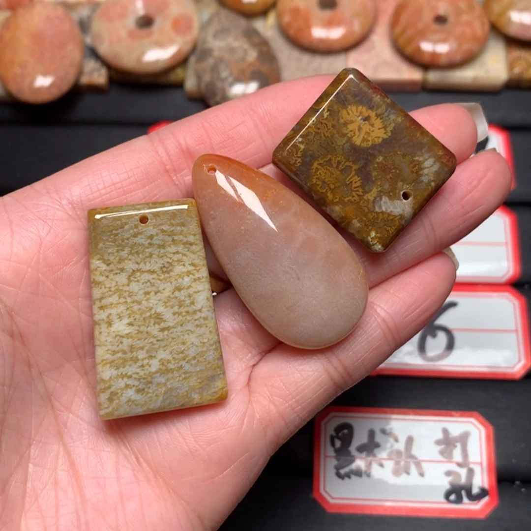 【闪购商品】硅化玉颈饰未镶嵌小***画