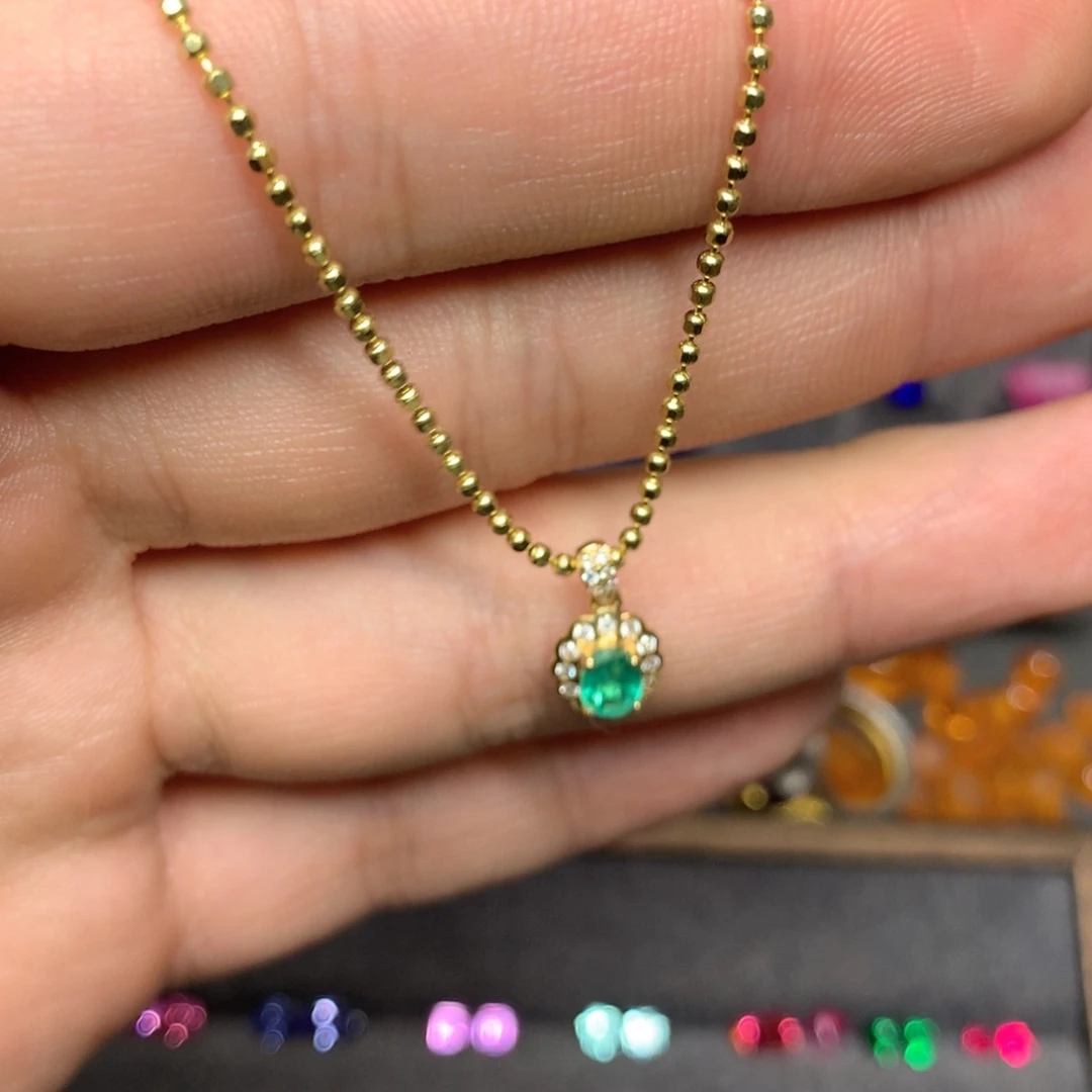 赵***、颈饰祖母绿18K金镶嵌