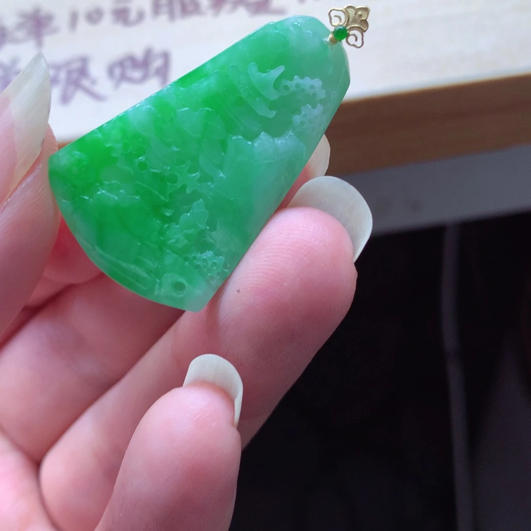 翡翠颈饰18K金镶嵌吊坠