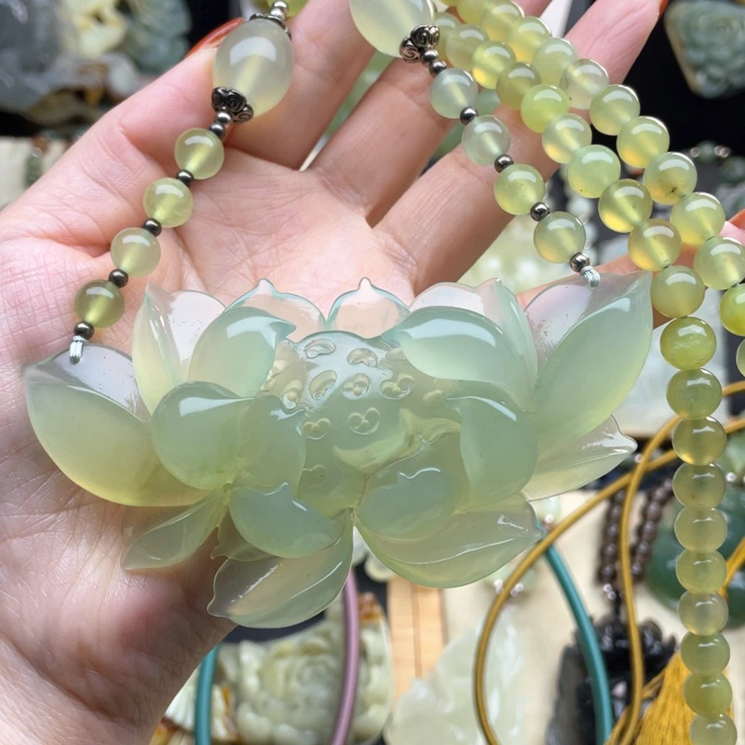 蛇纹石玉颈饰未镶嵌