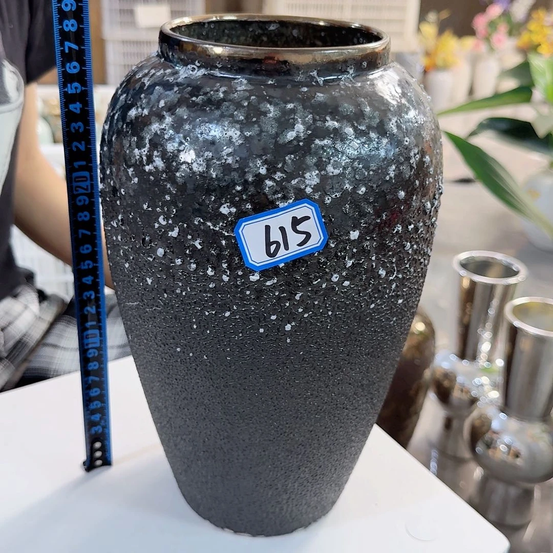 615号陶瓷高29厘米瑕疵一个