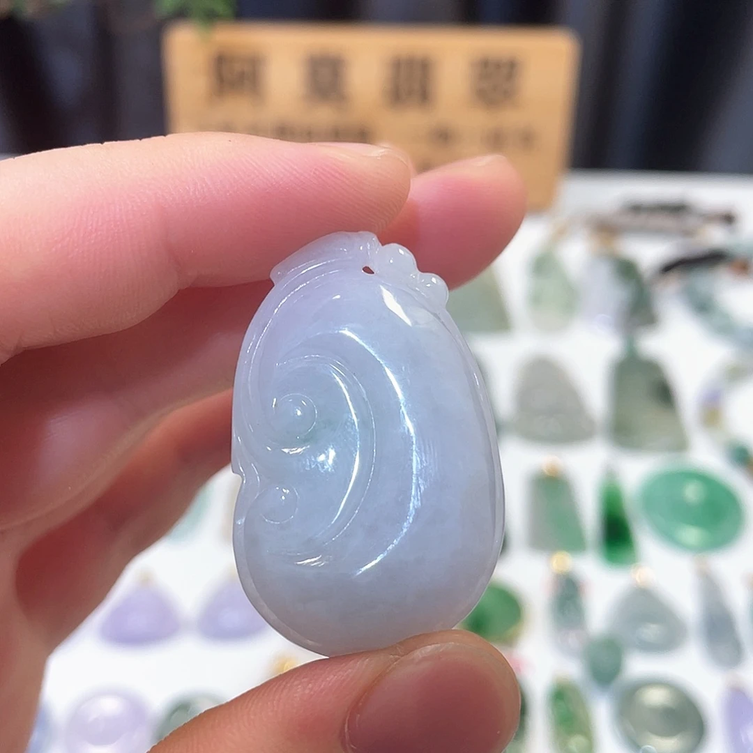 翡翠未镶嵌颈饰如意