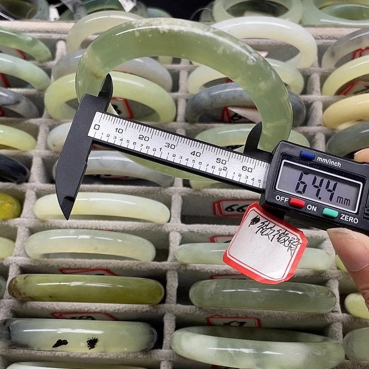 蛇纹石玉未镶嵌手镯66