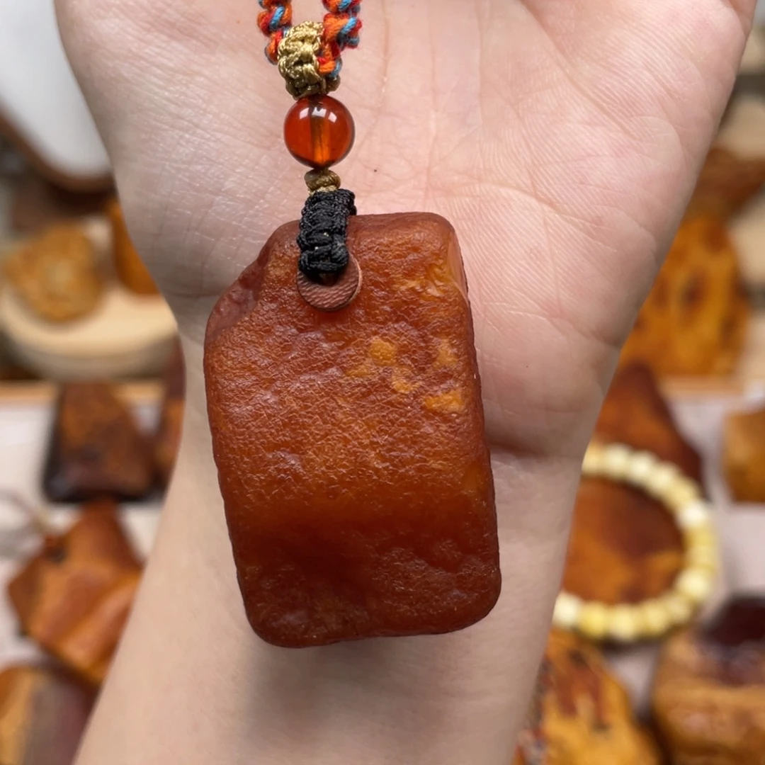 未镶嵌琥珀珠宝奇石