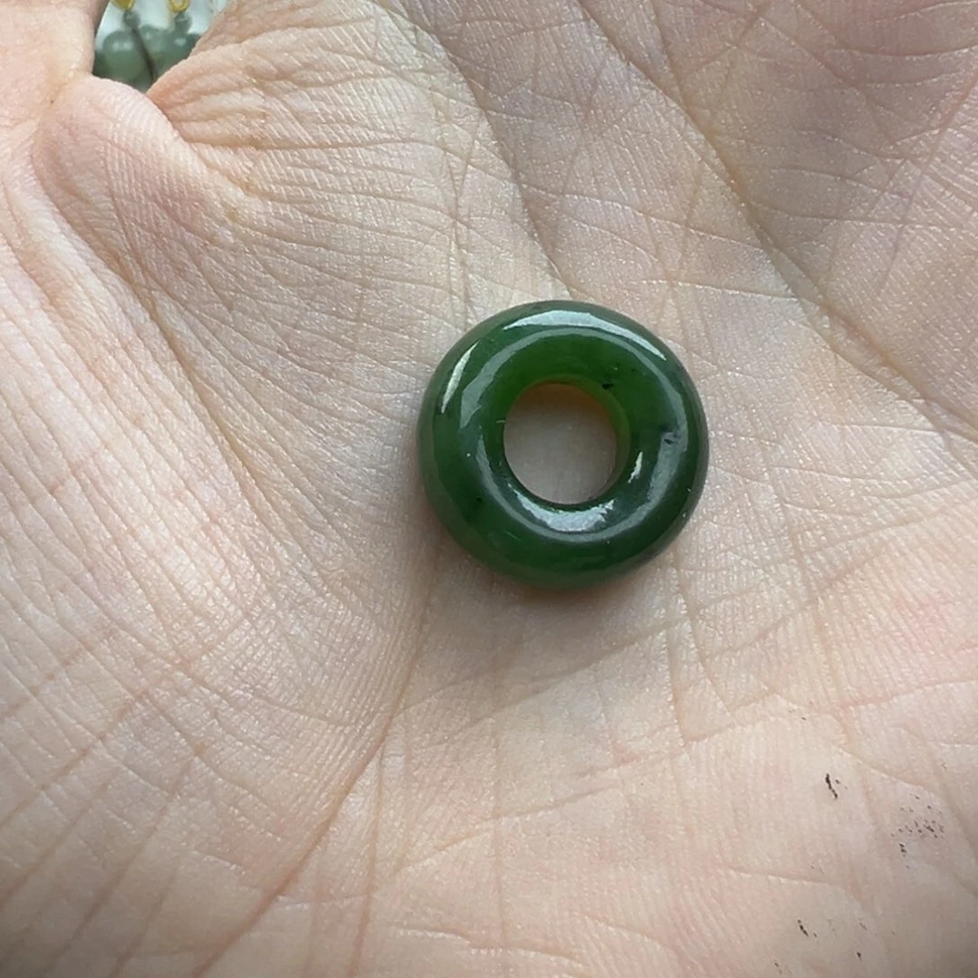 薪****颈饰未镶嵌和田玉