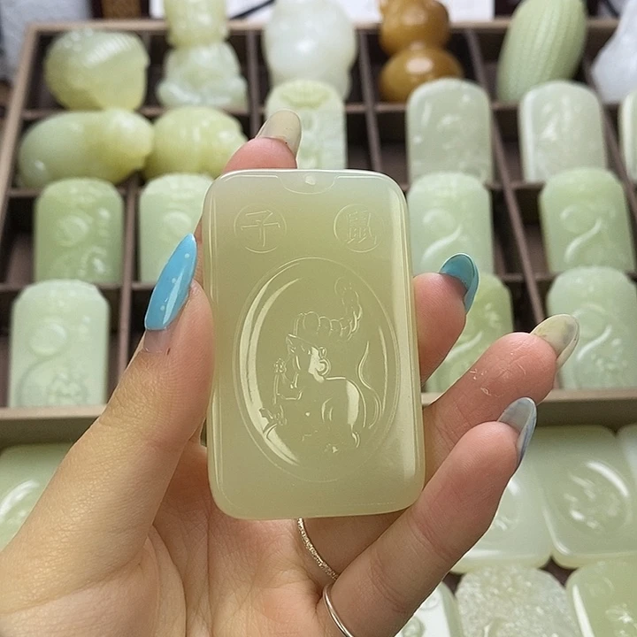 昆仑石双面守护鼠