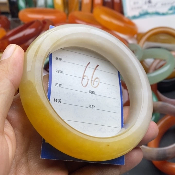 未镶嵌手镯石英质玉