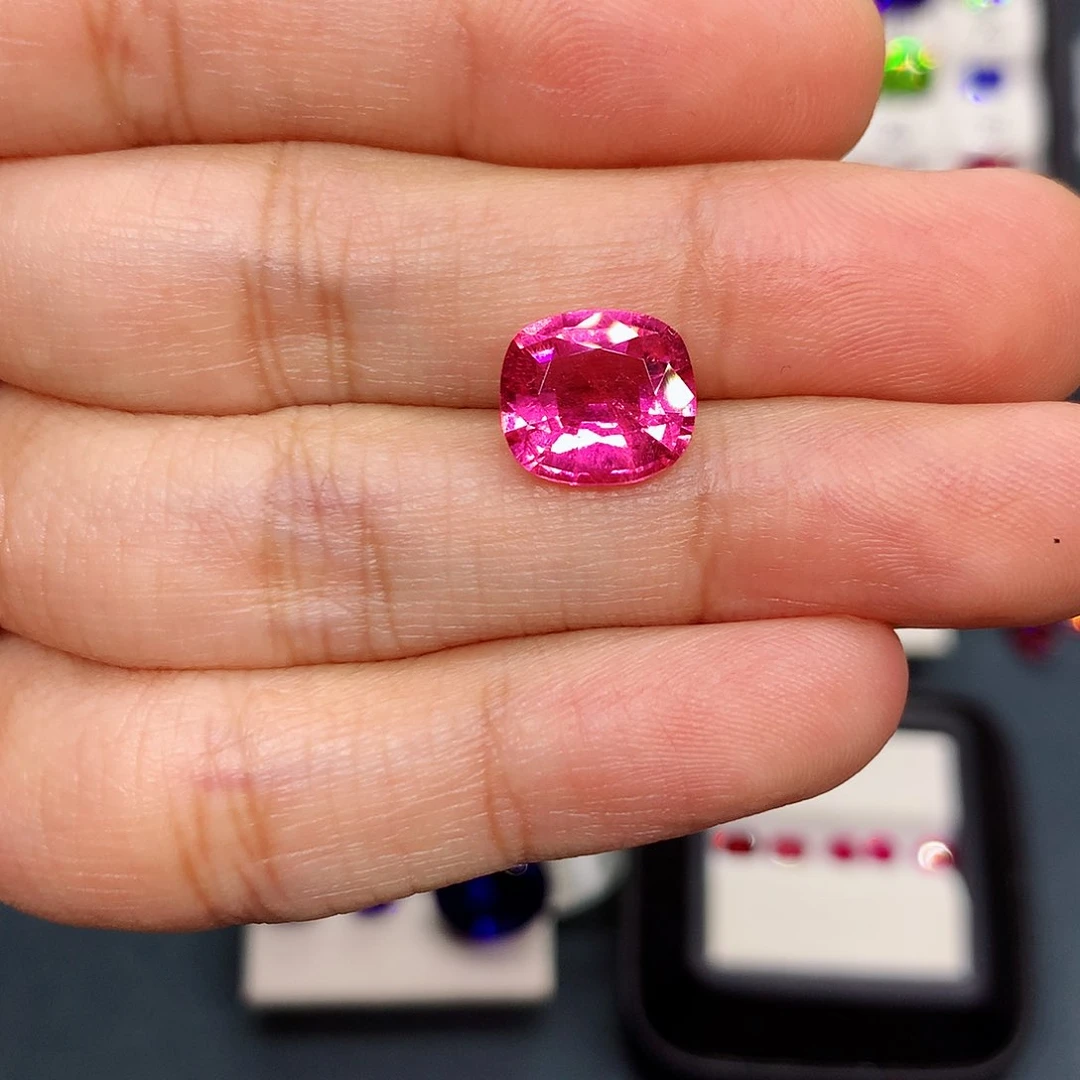 碧玺3.58克拉热粉卢比来未镶嵌