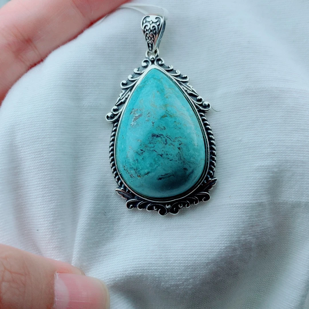 俏***儿绿松石未镶嵌珠宝奇石