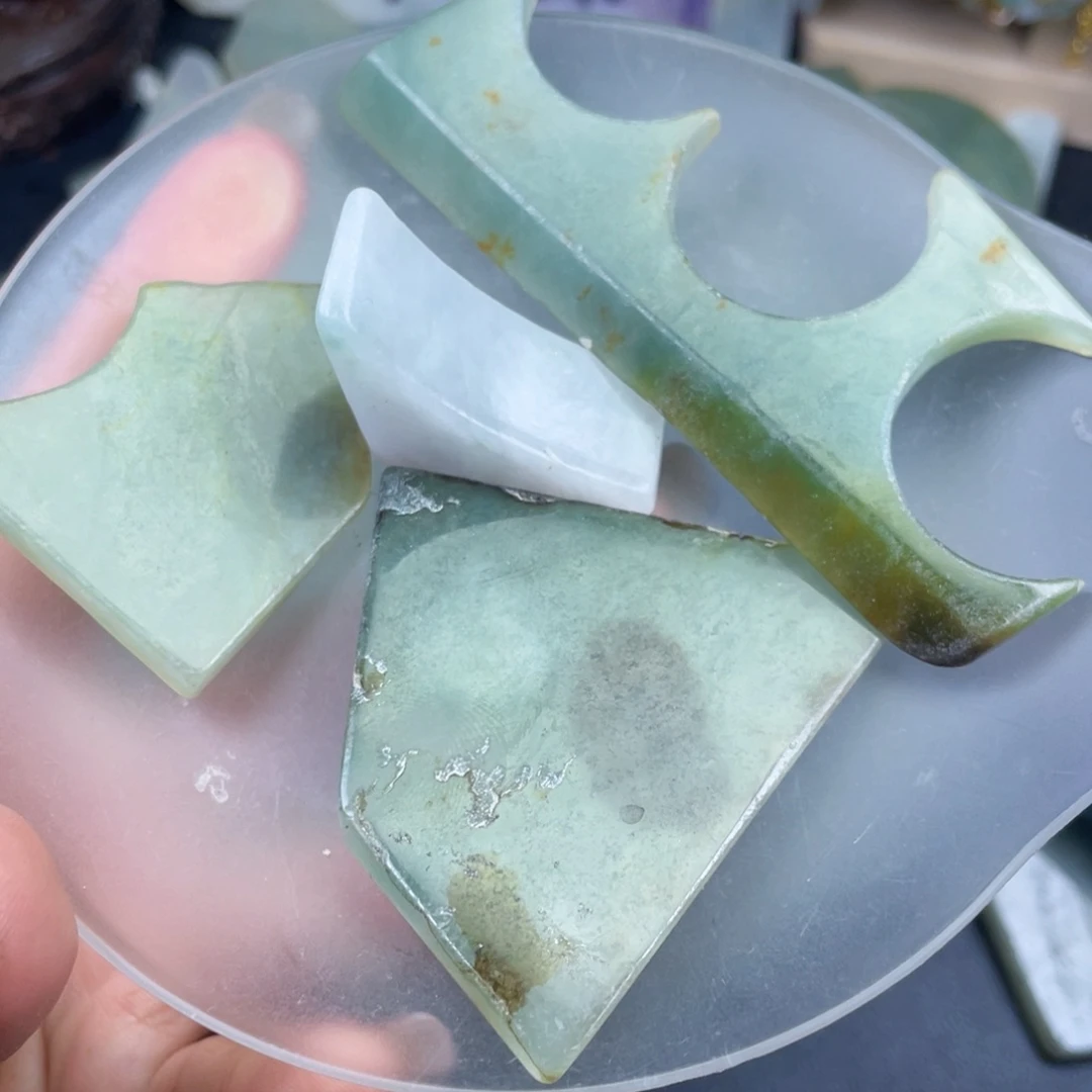 翡翠颈饰未镶嵌翡翠90