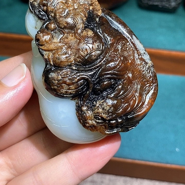 伟***粥颈饰未镶嵌和田玉