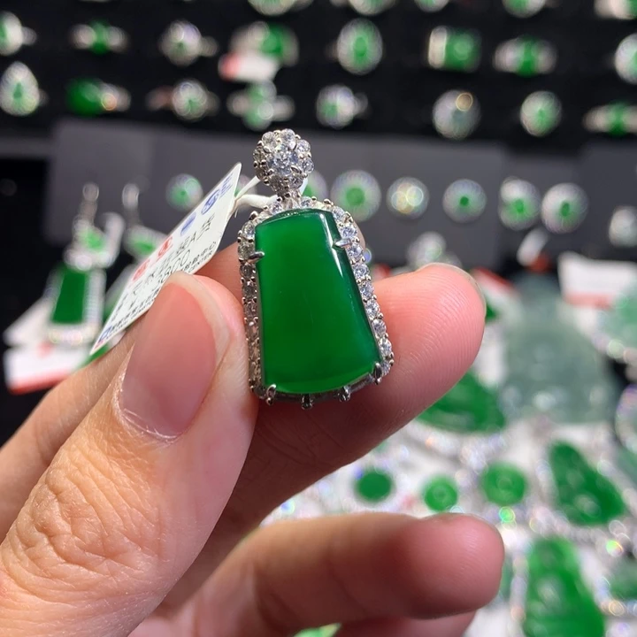 【闪购商品】翡翠颈饰银S925镶嵌天然翡翠