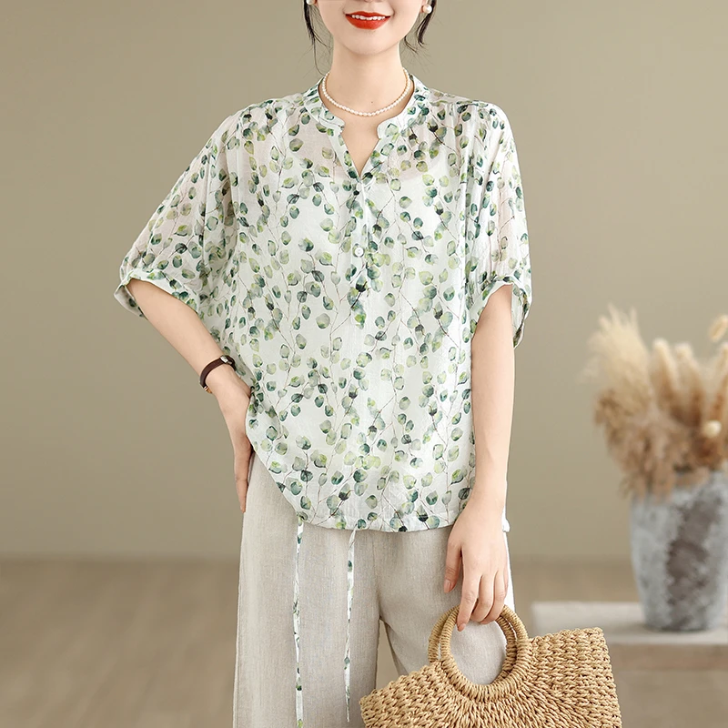 2025夏季新款轻薄款显瘦V领衬衫清新水彩感绿叶子印花五分袖上衣
