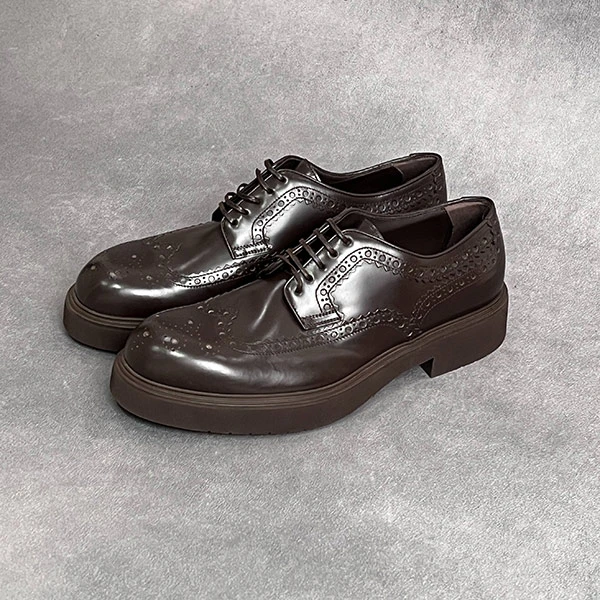 FERRAGAMO菲拉格慕新品牛皮雕花系带圆头男德比休闲皮鞋766246
