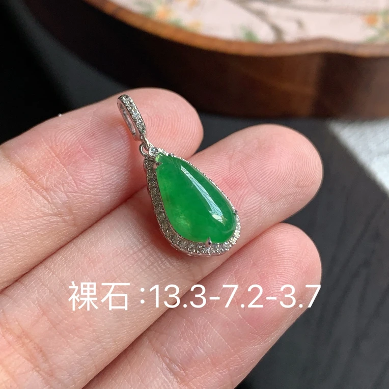 满绿福瓜小提溜gh 天然缅A翡翠 18k金镶嵌 裸石尺寸：13.3-7.2-3.7