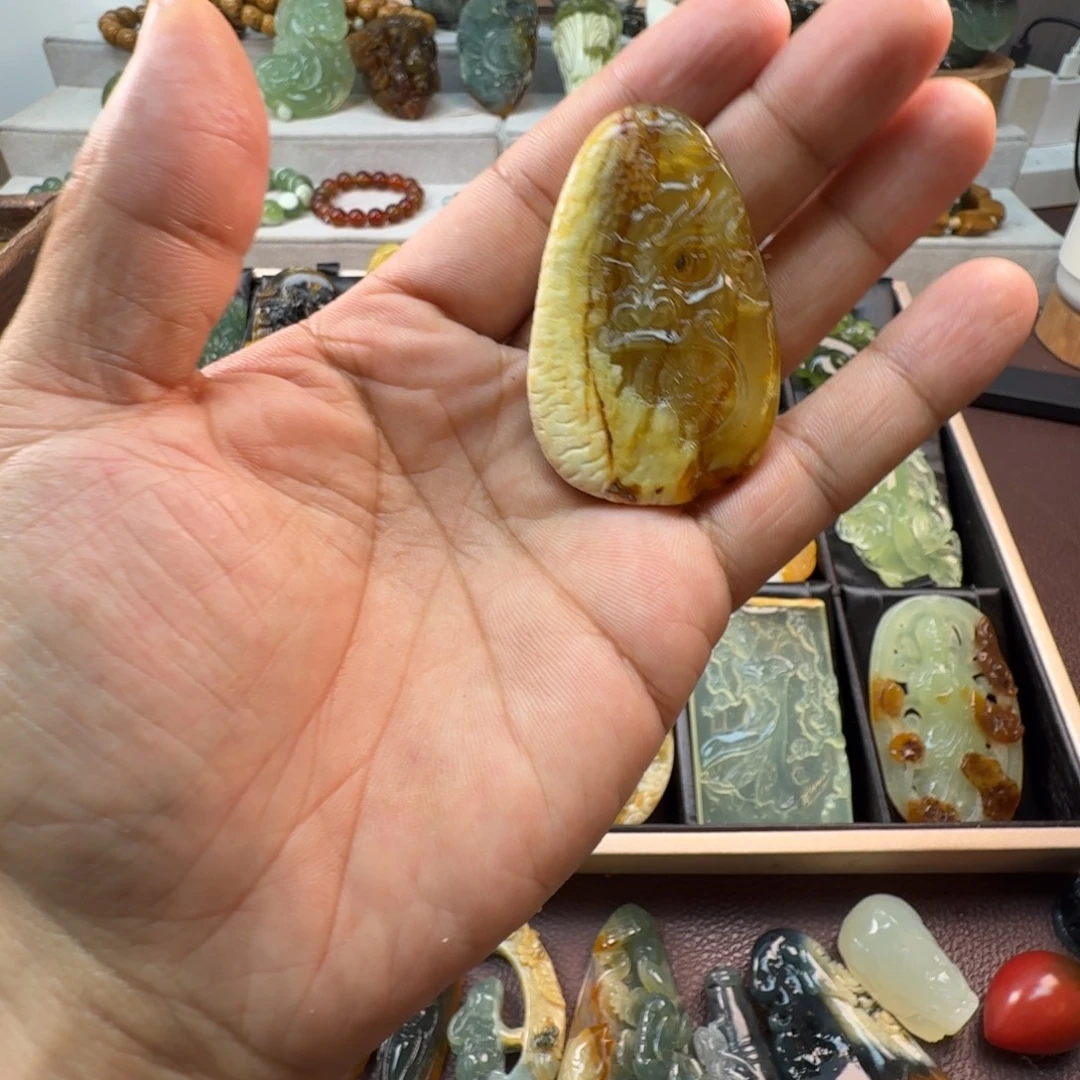 蛇纹石玉未镶嵌颈饰