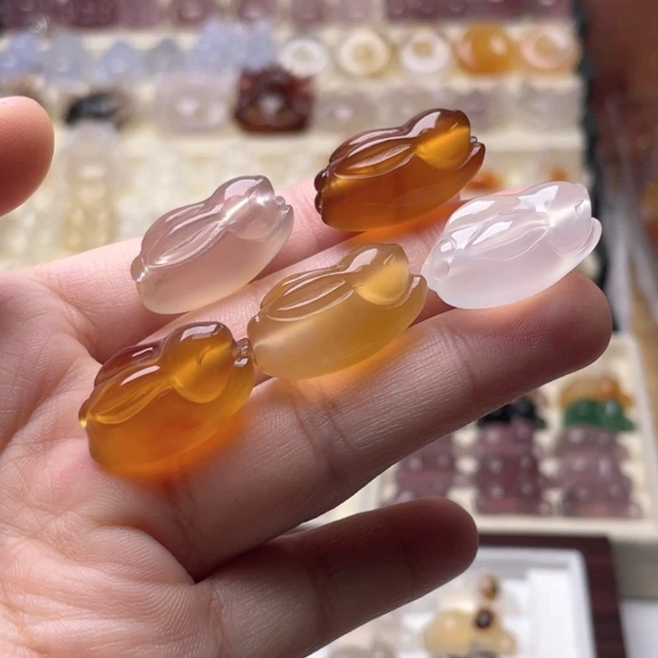 玛瑙/玉髓未镶嵌玛瑙飞天兔