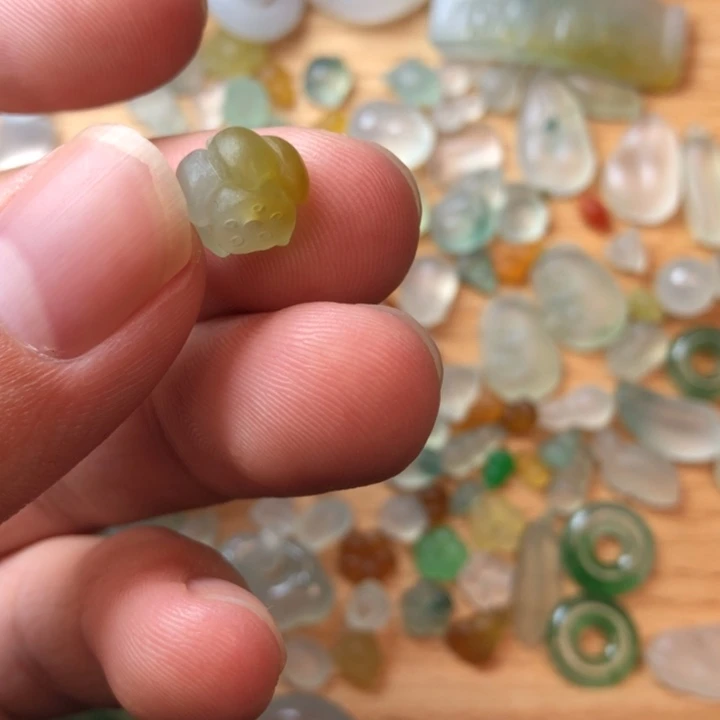 定制翡翠未镶嵌挂件