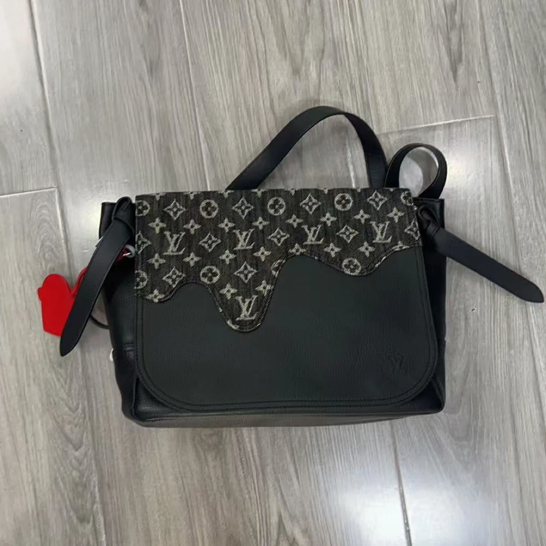 99新 LouisVuitton/路易威登 lv斜挎包