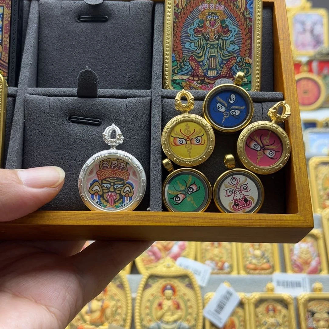 橙***力吊坠唐卡的历史悠久的文化