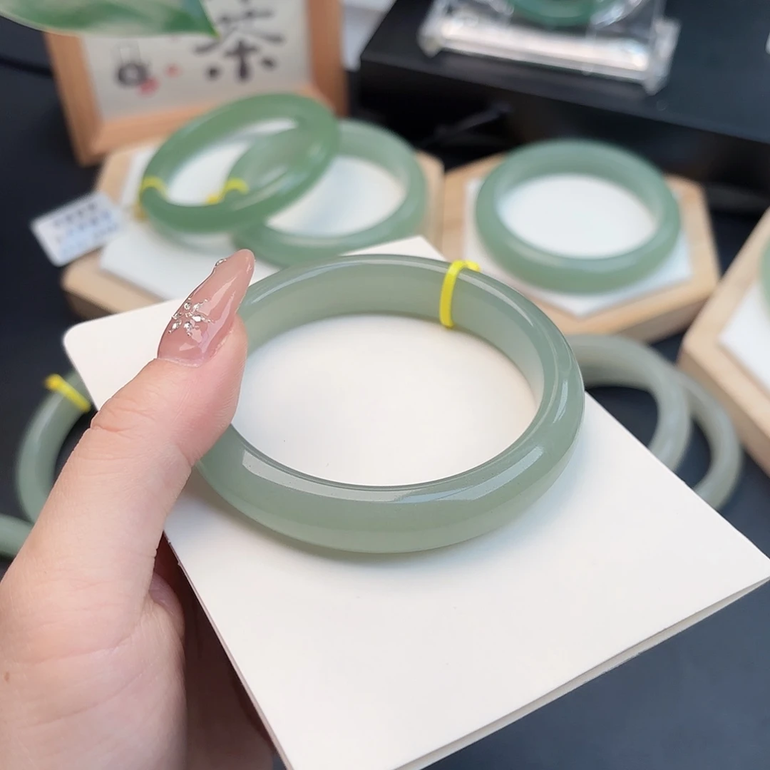 石英质玉未镶嵌手镯58