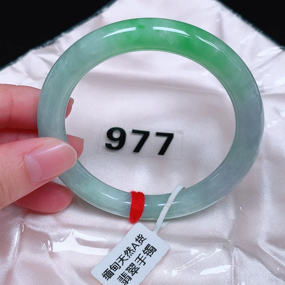 未镶嵌手镯（圆镯）翡翠