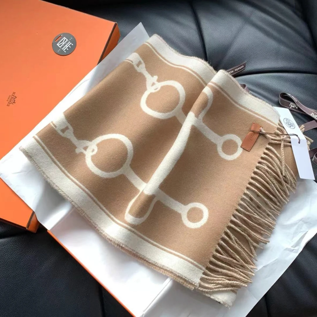 未使用 Hermes/爱马仕 冬季马蹄扣驼色羊绒围巾 16556337