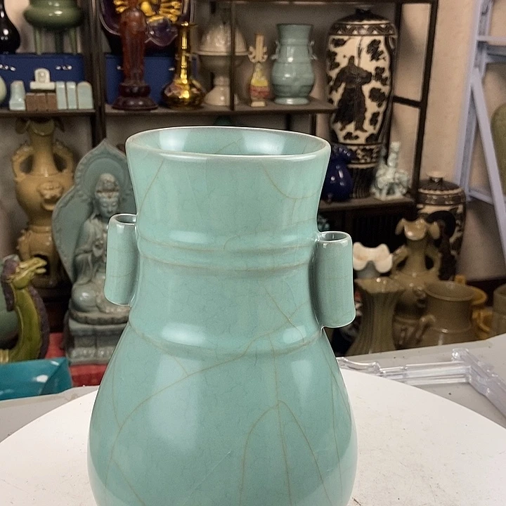 官瓷天蓝釉贯耳瓶一件