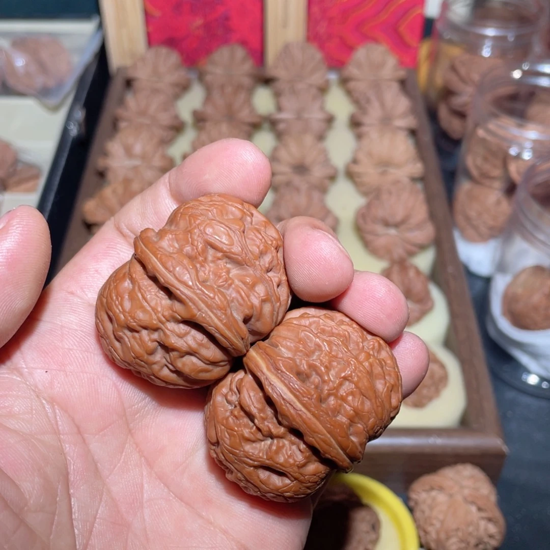 文玩核桃元宝有黄尖