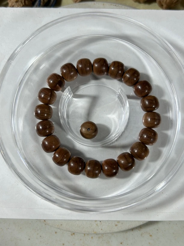 迈索尔老山檀香顶老料四刨黑肉小虎皮纹，0.9✖️1.0老型珠