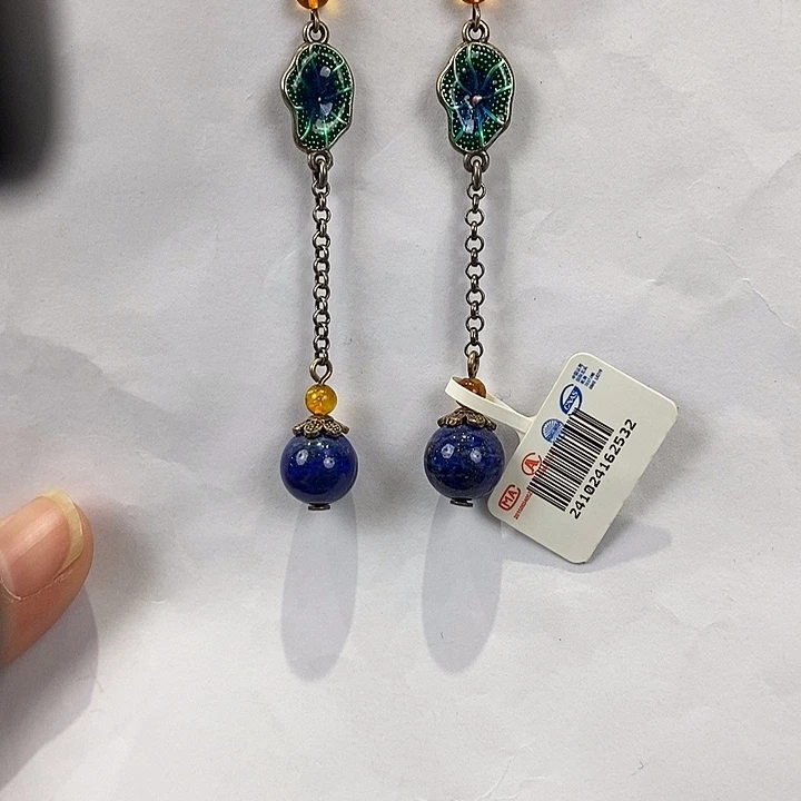 琥珀未镶嵌颈饰多人