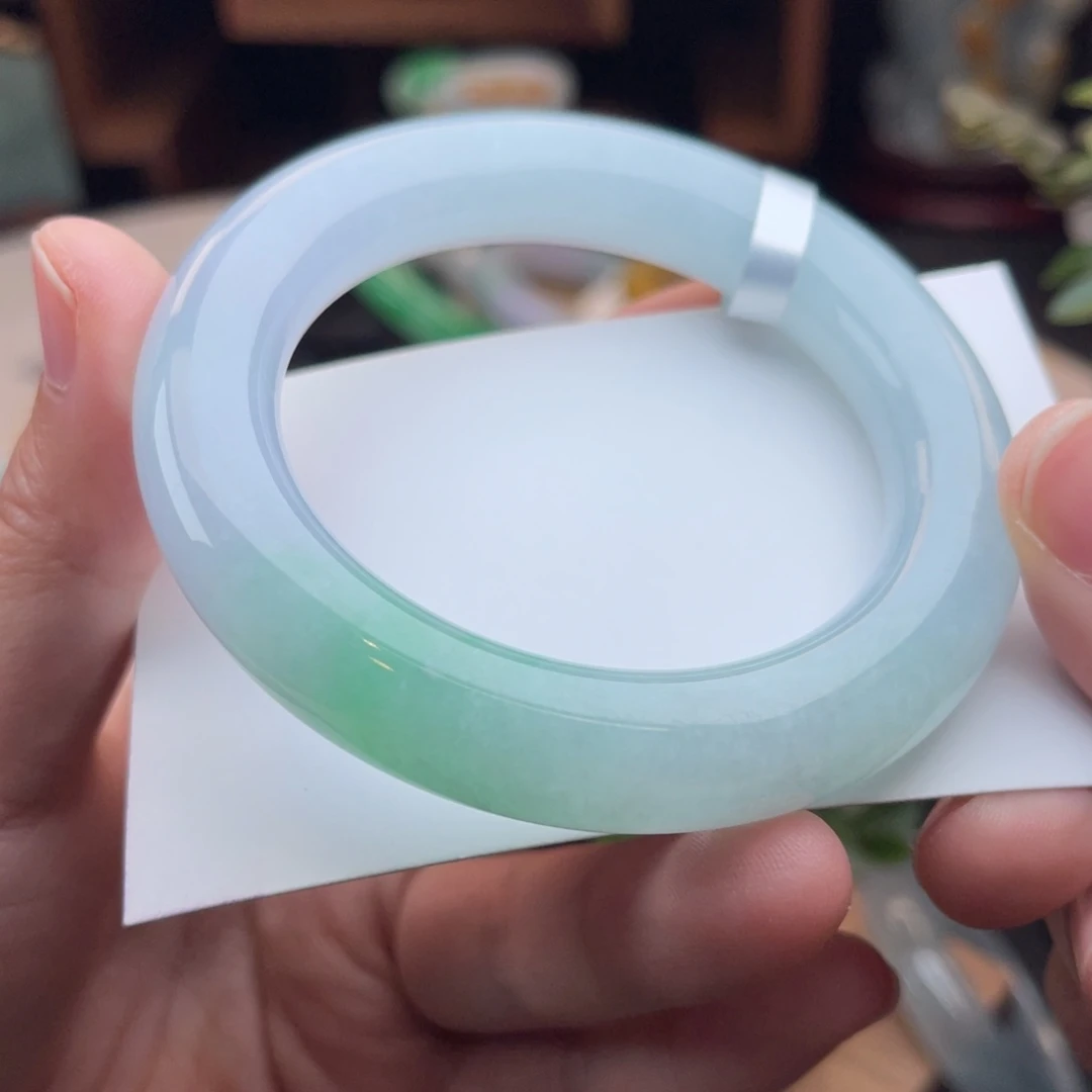 未镶嵌手镯（圆镯）翡翠春彩